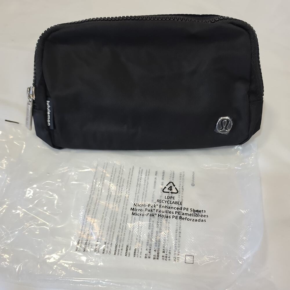 Lululemon Everywhere Belt Crossbody Bag 1L Black for Women Men NEW Fanny Pack B8
